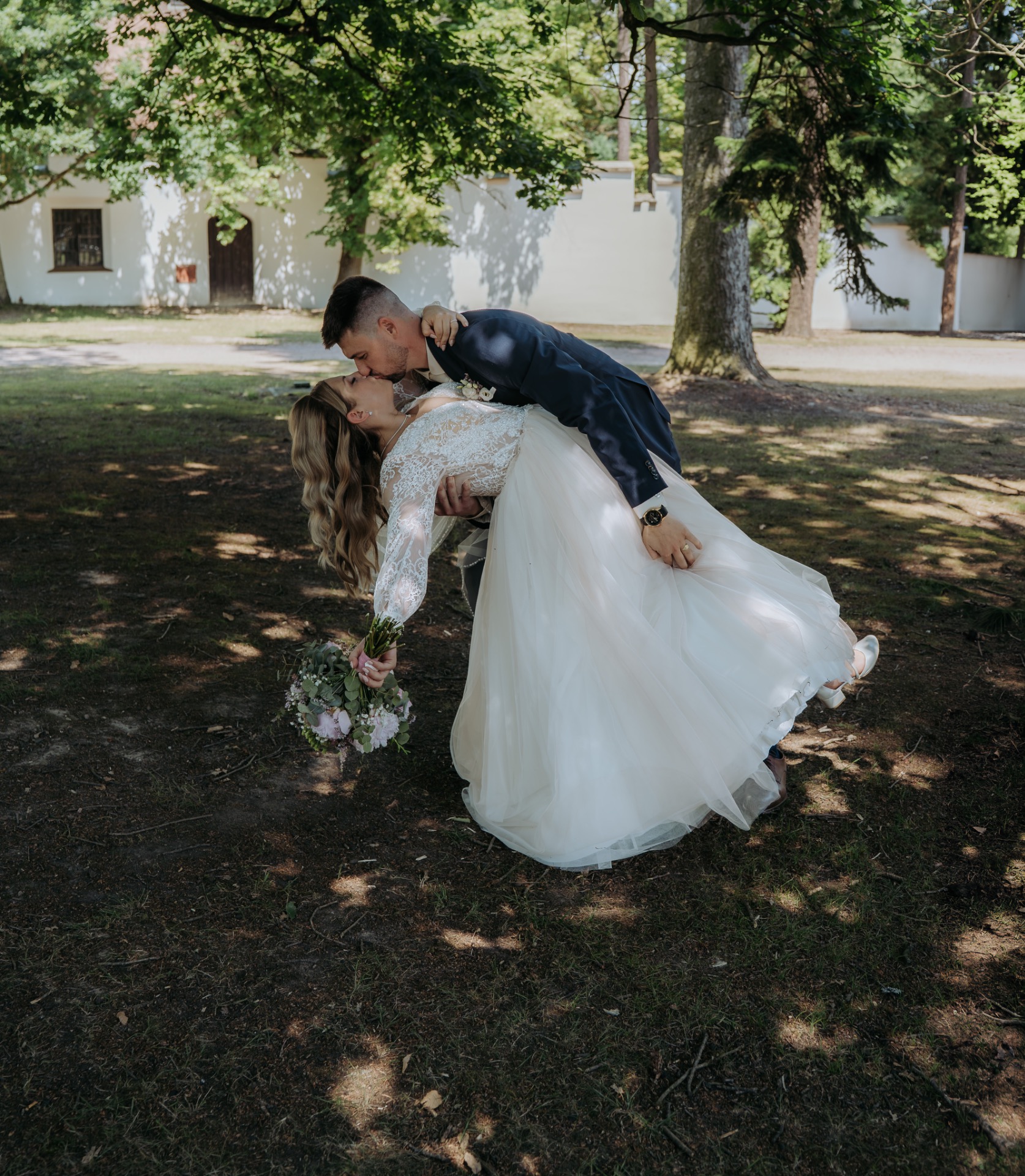 Moc děkujeme za nádherné svatební fotografie! Spolupráce byla od začátku do konce skvělá - profesionální. přijemná a naprosto bezstarostná.Fotky předčily naše očekávaní a budou nám dělat radost celý život. Děkujeme.